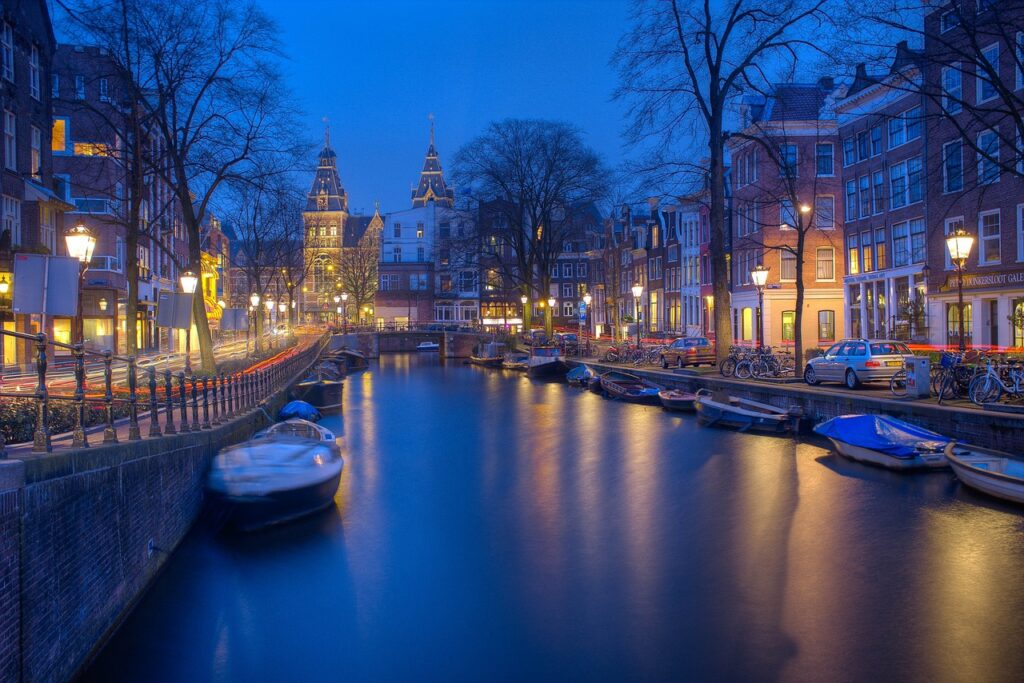 amsterdam, night, canal-1150319.jpg